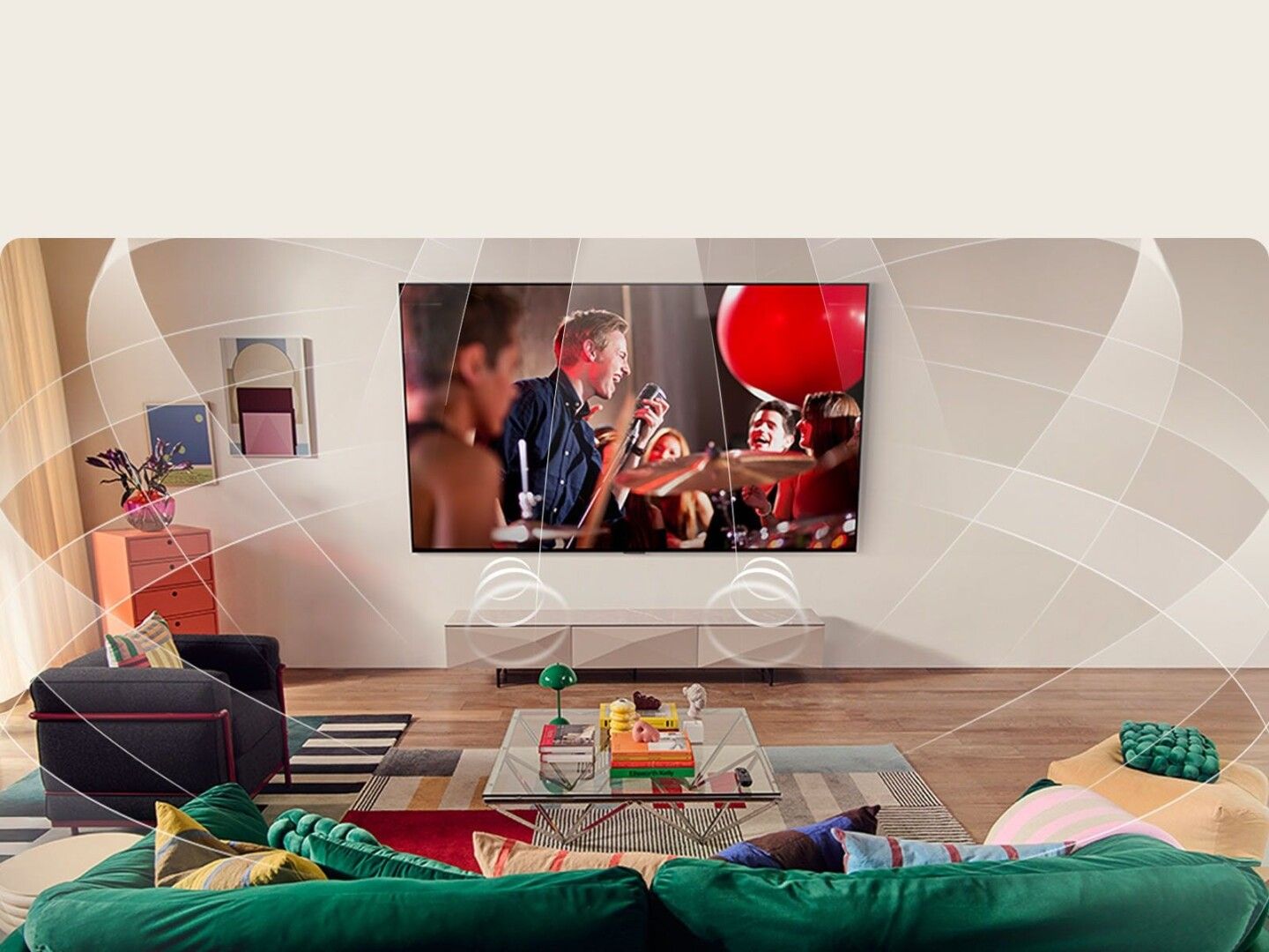 Không gian được bao trùm bởi âm thanh vòm ảo 9.1.2 giống như ngoài rạp chiếu phim