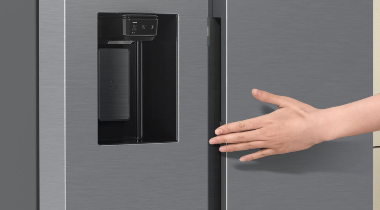 Samsung RS90F65D2FSV trang bị thêm tính năng tự động mở cửa chỉ với 1 chạm Auto Open Door