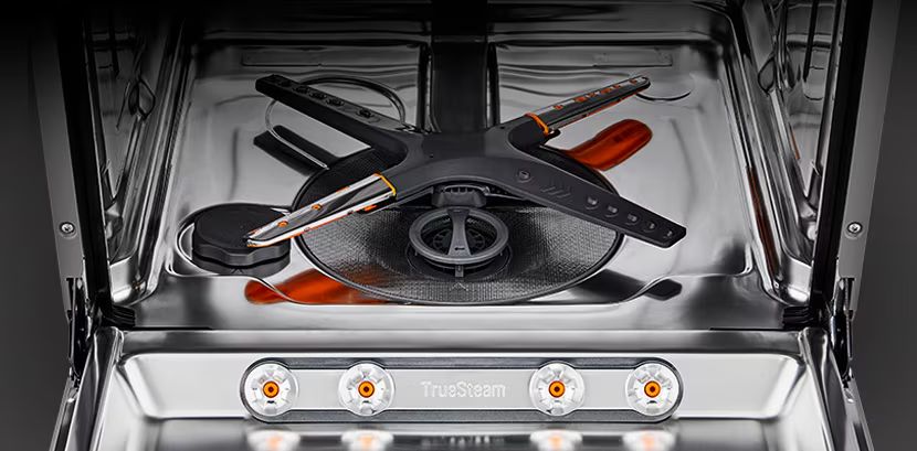 Bề mặt bên trong của máy được làm hoàn toàn bằng thép không gỉ