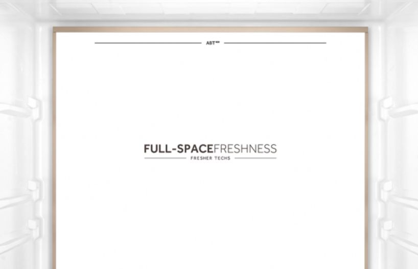 Đèn LED được tích hợp khá lớn chiếu sáng tủ lạnh hiệu quả